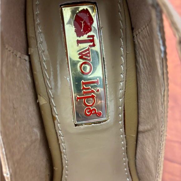 Two Lips retro style ankle strap platforms. - Picture 5 of 10